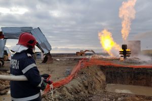 FOTO. Incendiul de la Moftin s-a stins. Pompierii, pregătiţi să îl reaprindă