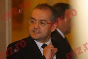 Procurorii DIICOT au pornit pe urmele pietrelor de la rinichii lui Emil Boc: „Am ajuns caraghiosul târgului”