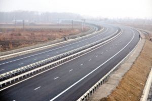 Peste 200 km de drumuri din Braşov, Covasna, Mureş, Sibiu şi Vaslui vor fi reabilitate cu fonduri UE