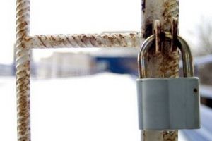 LACĂT pe o FABRICĂ importantă! Sute de angajaţi CONCEDIAŢI