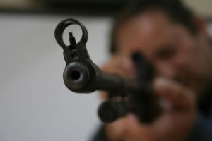 Bărbat din Beclean, trimis în judecată pentru contrabandă calificată cu arme