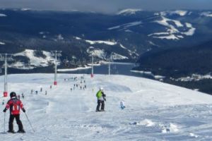 PROTEST la Voineasa pentru deschiderea partiei Transalpina Ski! Zeci de mii de oameni REVOLTATI!