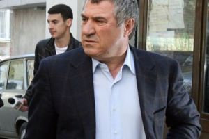 Victor Becali, la ieşirea din penitenciar: „Am ajuns aici, ne ducem crucea, ne facem pedeapsa”