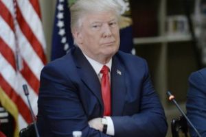 Cu Trump la PSIHIATRU: Opoziţia vrea să îl scoată NEBUN