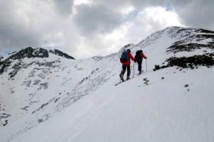 Salvamont Suceava organizează un curs de avalanşă în masivul Rarău