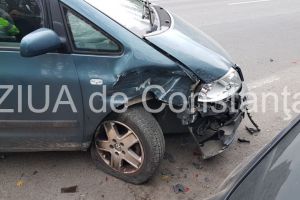 Carambol pe bulevardul Mamaia din Constanta. Mai multe masini au fost avariate