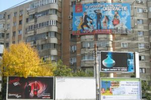 Autorităţile sanitare verifică dacă există panouri publicitare de dezinformare privind vaccinarea