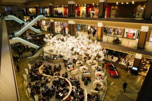 Luna cadourilor continua la principalul mall din Timisoara cu reduceri de pana la 70%