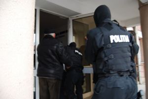 Peste 20.000 de articole pirotehnice confiscate, zeci de dosare penale întocmite şi percheziţii domiciliare