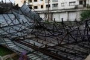 Ajutor de urgenţă pentru cei care au rămas duminică fără acoperiş în Oţelu Roşu! Primarul Mălăiescu mai cere Prefecturii 170.000 de lei pentru reparaţii!