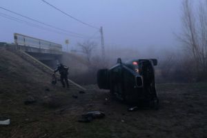 Accident spectaculos in apropiere de Cataloi, judetul Tulcea. O masina de lux a sarit de pe un pod (galerie foto)