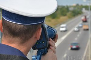 Aproape de trei ori viteza legală! Şofer de Skoda, prins conducând cu 137 km /h pe DN 1