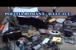 Grupari specializate in infractiuni informatice, destructurate. Perchezitii la Bacau si Suceava. Persoane arestate preventiv