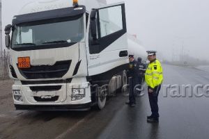 FOTO: Poliţia şi pompierii, cu ochii pe transportatorii de mărfuri periculoase