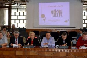 Scad salariile? Sindicaliştii din Satu Mare ameninţă cu proteste. Supăraţi foc pe PSD!