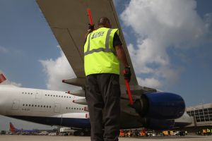 Investiţii în Aeroportul Internaţional Arad: Va fi modernizat balizajul axial al pistei