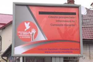 Autorităţile au aflat cine a solicitat montarea panourilor antivaccinare