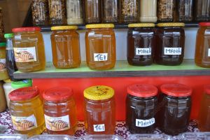 Elevii vor mai primi un aliment la şcoală, miere de albine. Ce cantitate li se va da