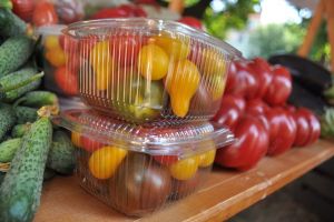 Legumicultorii, încurajaţi să producă timpuriu roşii autohtone. Ce trebuie să facă anul acesta