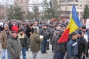 Protest în faţa Prefecturii!