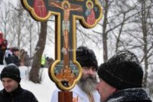 Râul Buzău, sfinţit de Bobotează la Întorsura Buzăului; un porumbel alb va fi înălţat deasupra apei