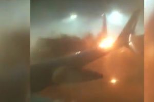 Coliziune violentă între două aeronave! 168 de pasageri, evacuaţi de urgenţă - VIDEO