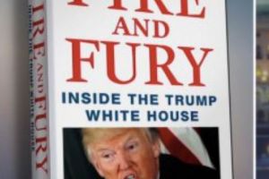 Cine a SĂRIT în AJUTORUL lui Trump şi îi  APĂRĂ sănătatea MINTALĂ. Cartea FOC şi FURIE s-a EPUIZAT