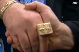 Alertă printre prahoveni! Un şofer cu maşină din Franţa dă lovitură după lovitură în parcările supermarketurilor. Metoda folosita este una veche