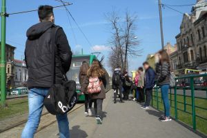 BĂTAIA DE JOC la adresa arădenilor continuă! CE a GĂSIT o arădeancă în TRAMVAI