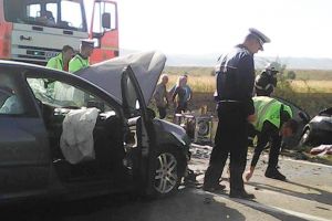 Accident grav la Urvind: trei maşini implicate, două persoane au fost rănite (FOTO)