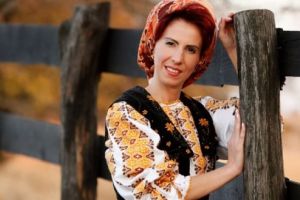 „Reghin, plai de cânt şi joc” la Casa de Cultură a Tineretului „George Enescu”