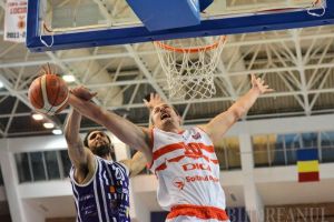 Meci facil, luni, pentru baschetbaliştii orădeni: CSM CSU - Dinamo