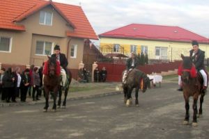 VIDEO: Călăreţii au vestit Balul Ionilor la Lunca Tecii