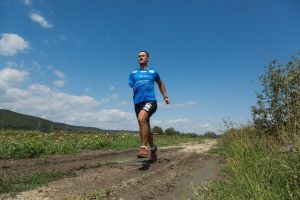 Povestea maratonistul cu o singură mână: „Suferinţa e o parte din mine. Nu mă văd trăind fără ea”