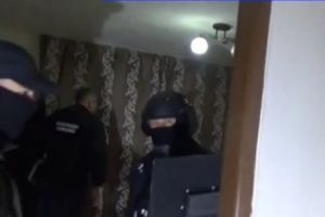 Un cetăţean FRANCEZ, reţinut de POLIȚIȘTI pentru ACTE INTIME cu MINORI - VIDEO
