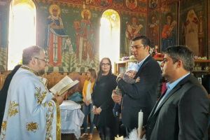 Va amintiti de copilul nascut anul trecut, in senilata, intre Baneasa si Dobromir? E mare si frumos. A fost botezat de presedintele CJC