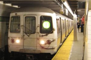 PANICĂ printre pasageri în urma unei EXPLOZII la METROU