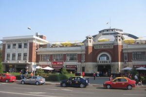 Accident in centrul Ploiestiului. Femeie lovita de masina, la Hale