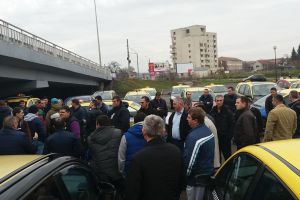 FOTO. Protest al taximetriştilor din Satu Mare. Totul pentru creşterea tarifelor