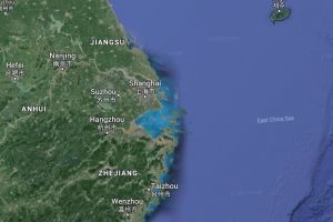 Accident cumplit in largul coastei Chinei. Mai multi marinari sunt dati disparuti. Un petrolier a fost cuprins de flacari