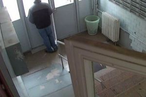 NOI IMAGINI cu pedofilul din Drumul Taberei. MESAJUL transmis de poliţie. Foto în text! 