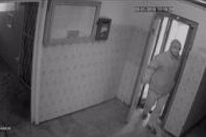 Print YM E-mail Mai mare|Mai mic Comentarii FOTO Noi imagini cu barbatul care a agresat sexual doi copii din Drumul Taberei. Procurorii au extins cercetarile si la alte zone din Bucuresti