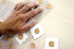 Escroc în libertate la Caransebeş! Ultima lovitură: 13.800 de lei şi 10 galbeni!