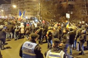 PROTESTE la Cluj! Legile Justiţiei au SCOS oamenii în STRADĂ. Manifestul adresat din Transilvania
