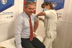 Retrospectiva săptămânii, prin ochii lui Bihorel: Brancardierul s-a enervat pe cei cu campania antivaccinare