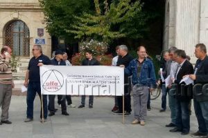 FOTO: Confederaţia „Cartel Alfa” a pichetat Prefectura Vrancea