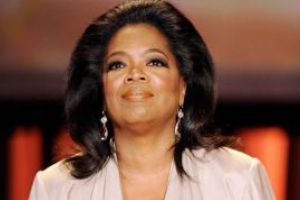 Oprah Winfrey devine prima femeie de culoare care primeste Globul de Aur pentru intreaga activitate