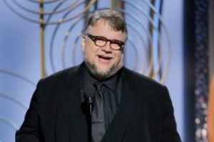 Guillermo del Toro castiga Globul de Aur cu “primul sau film de adult”