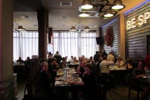 Revelionul Pensionarilor - muzică bună, bucate excelente şi ambianţă plăcută, într-o ...