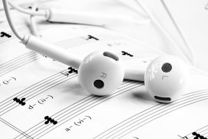 Spotify a ajuns la 70 de milioane de abonati platitori si se mentine in fata Apple Music